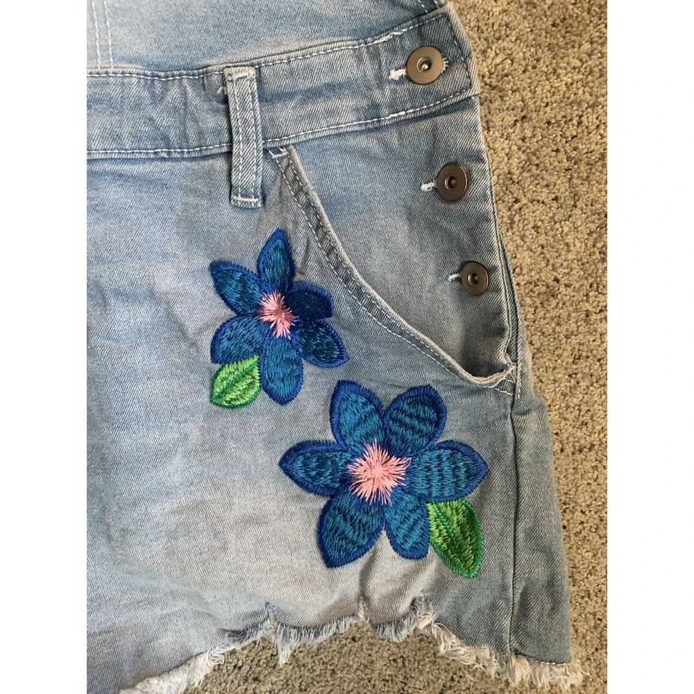 No Boundaries Juniors XL (15-17) Embroidered Flowers Denim Bib Cut Off Shorts